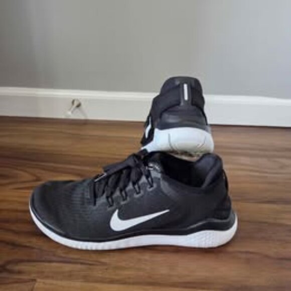 Women's Nike Free Running Shoes size 9 Black White - Picture 1 of 5